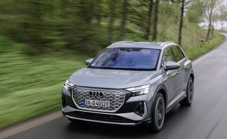 2022 Audi Q4 e-tron (Color: Geyser Blue) Front Three-Quarter Wallpapers 450x275 (6)