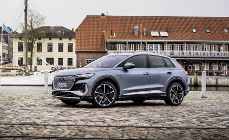 2022 Audi Q4 e-tron (Color: Geyser Blue) Front Three-Quarter Wallpapers 450x275 (21)