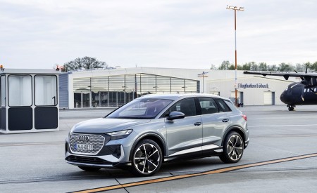 2022 Audi Q4 e-tron (Color: Geyser Blue) Front Three-Quarter Wallpapers 450x275 (18)