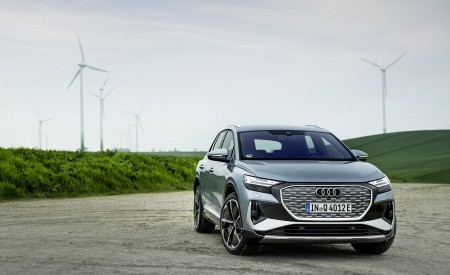 2022 Audi Q4 e-tron (Color: Geyser Blue) Front Wallpapers 450x275 (14)