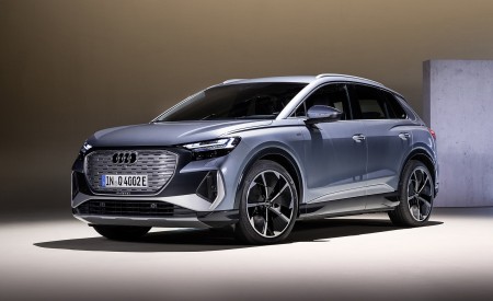 2022 Audi Q4 e-tron (Color: Geyser Blue Metallic) Front Three-Quarter Wallpapers  450x275 (100)