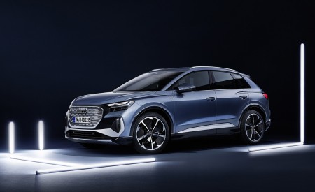 2022 Audi Q4 e-tron (Color: Geyser Blue Metallic) Front Three-Quarter Wallpapers 450x275 (108)