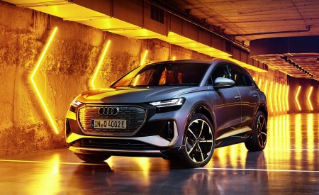 2022 Audi Q4 e-tron (Color: Geyser Blue Metallic) Front Three-Quarter Wallpapers 450x275 (94)