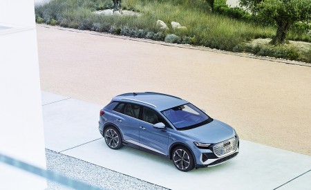 2022 Audi Q4 e-tron (Color: Geyser Blue Metallic) Front Three-Quarter Wallpapers 450x275 (80)