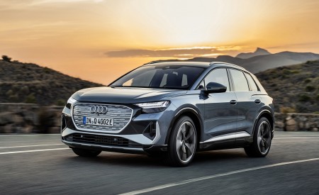 2022 Audi Q4 e-tron (Color: Geyser Blue Metallic) Front Three-Quarter Wallpapers 450x275 (61)