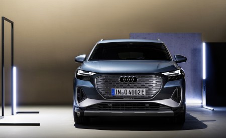 2022 Audi Q4 e-tron (Color: Geyser Blue Metallic) Front Wallpapers 450x275 (103)