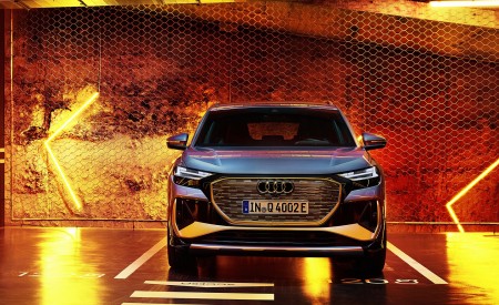 2022 Audi Q4 e-tron (Color: Geyser Blue Metallic) Front Wallpapers 450x275 (95)