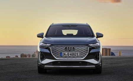 2022 Audi Q4 e-tron (Color: Geyser Blue Metallic) Front Wallpapers 450x275 (71)