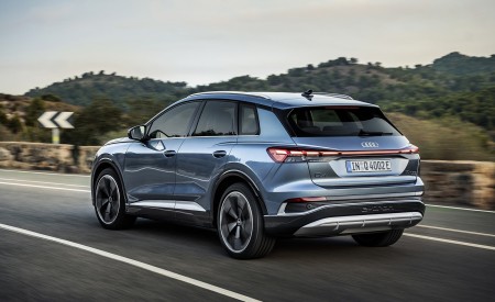 2022 Audi Q4 e-tron (Color: Geyser Blue Metallic) Rear Three-Quarter Wallpapers  450x275 (60)
