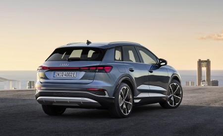 2022 Audi Q4 e-tron (Color: Geyser Blue Metallic) Rear Three-Quarter Wallpapers  450x275 (73)