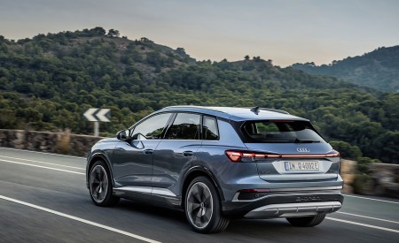 2022 Audi Q4 e-tron (Color: Geyser Blue Metallic) Rear Three-Quarter Wallpapers  450x275 (63)