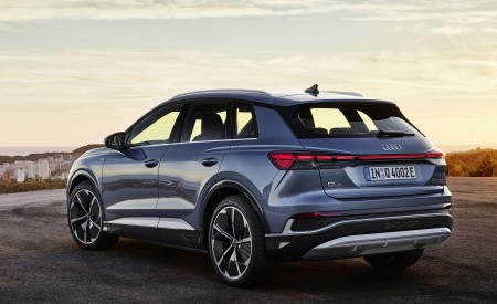2022 Audi Q4 e-tron (Color: Geyser Blue Metallic) Rear Three-Quarter Wallpapers 450x275 (74)
