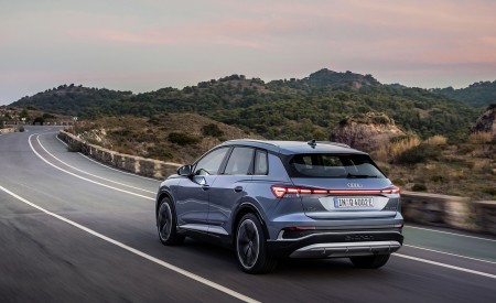 2022 Audi Q4 e-tron (Color: Geyser Blue Metallic) Rear Three-Quarter Wallpapers 450x275 (64)