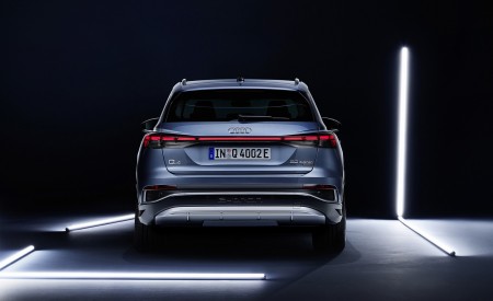 2022 Audi Q4 e-tron (Color: Geyser Blue Metallic) Rear Wallpapers 450x275 (111)