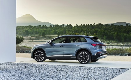 2022 Audi Q4 e-tron (Color: Geyser Blue Metallic) Side Wallpapers  450x275 (87)