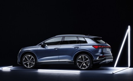 2022 Audi Q4 e-tron (Color: Geyser Blue Metallic) Side Wallpapers 450x275 (112)