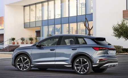 2022 Audi Q4 e-tron (Color: Geyser Blue Metallic) Side Wallpapers 450x275 (82)