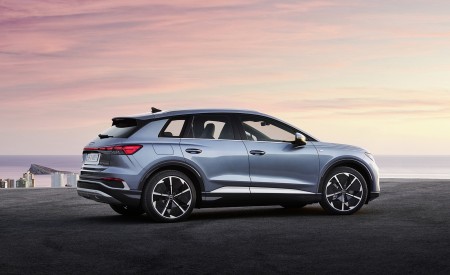 2022 Audi Q4 e-tron (Color: Geyser Blue Metallic) Side Wallpapers 450x275 (77)