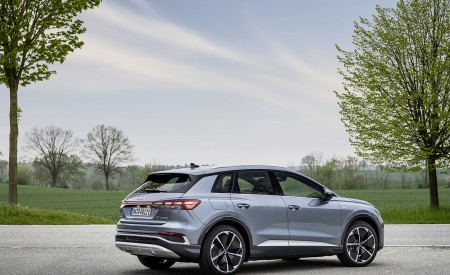 2022 Audi Q4 e-tron (Color: Geyser Blue) Rear Three-Quarter Wallpapers 450x275 (15)
