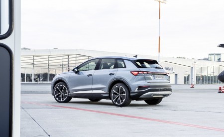2022 Audi Q4 e-tron (Color: Geyser Blue) Rear Three-Quarter Wallpapers 450x275 (20)
