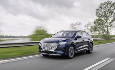 2022 Audi Q4 e-tron (Color: Navarra Blue Metallic) Front Three-Quarter Wallpapers 450x275 (30)