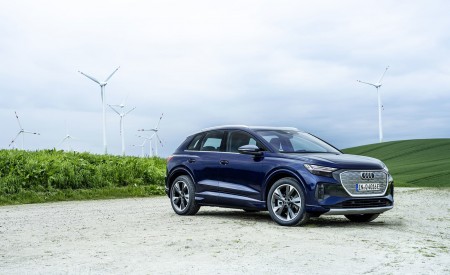2022 Audi Q4 e-tron (Color: Navarra Blue Metallic) Front Three-Quarter Wallpapers 450x275 (36)