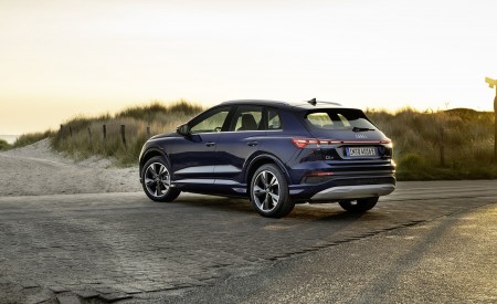 2022 Audi Q4 e-tron (Color: Navarra Blue Metallic) Rear Three-Quarter Wallpapers 450x275 (41)