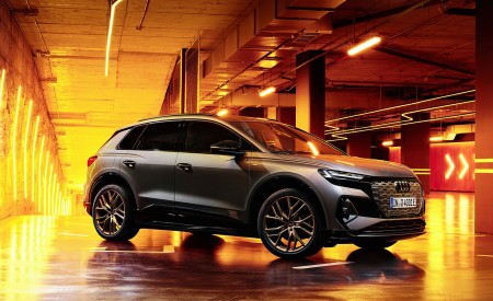 2022 Audi Q4 e-tron (Color: Typhoon Gray) Front Three-Quarter Wallpapers  450x275 (137)