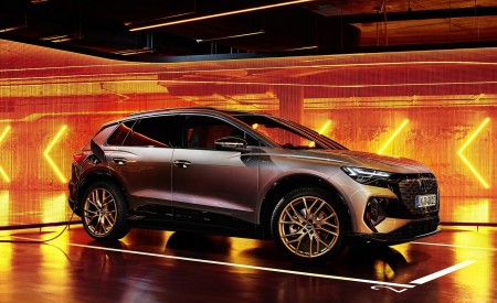2022 Audi Q4 e-tron (Color: Typhoon Gray) Front Three-Quarter Wallpapers 450x275 (139)