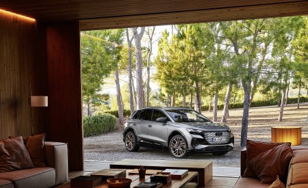 2022 Audi Q4 e-tron (Color: Typhoon Gray) Front Three-Quarter Wallpapers 450x275 (135)