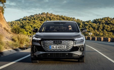 2022 Audi Q4 e-tron (Color: Typhoon Gray) Front Wallpapers 450x275 (117)
