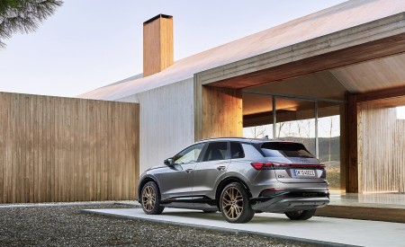 2022 Audi Q4 e-tron (Color: Typhoon Gray) Rear Three-Quarter Wallpapers  450x275 (130)