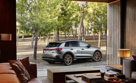 2022 Audi Q4 e-tron (Color: Typhoon Gray) Rear Three-Quarter Wallpapers 450x275 (136)