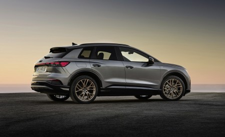 2022 Audi Q4 e-tron (Color: Typhoon Gray) Rear Three-Quarter Wallpapers 450x275 (126)
