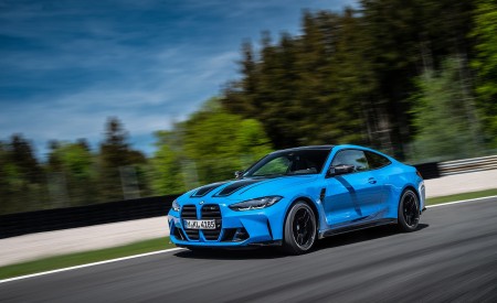 2022 BMW M4 Competition M xDrive Front Three-Quarter Wallpapers 450x275 (4)