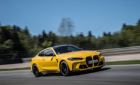 2022 BMW M4 Competition M xDrive Front Three-Quarter Wallpapers 450x275 (23)