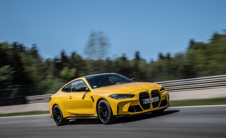 2022 BMW M4 Competition M xDrive Front Three-Quarter Wallpapers 450x275 (24)