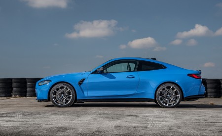2022 BMW M4 Competition M xDrive Side Wallpapers 450x275 (62)