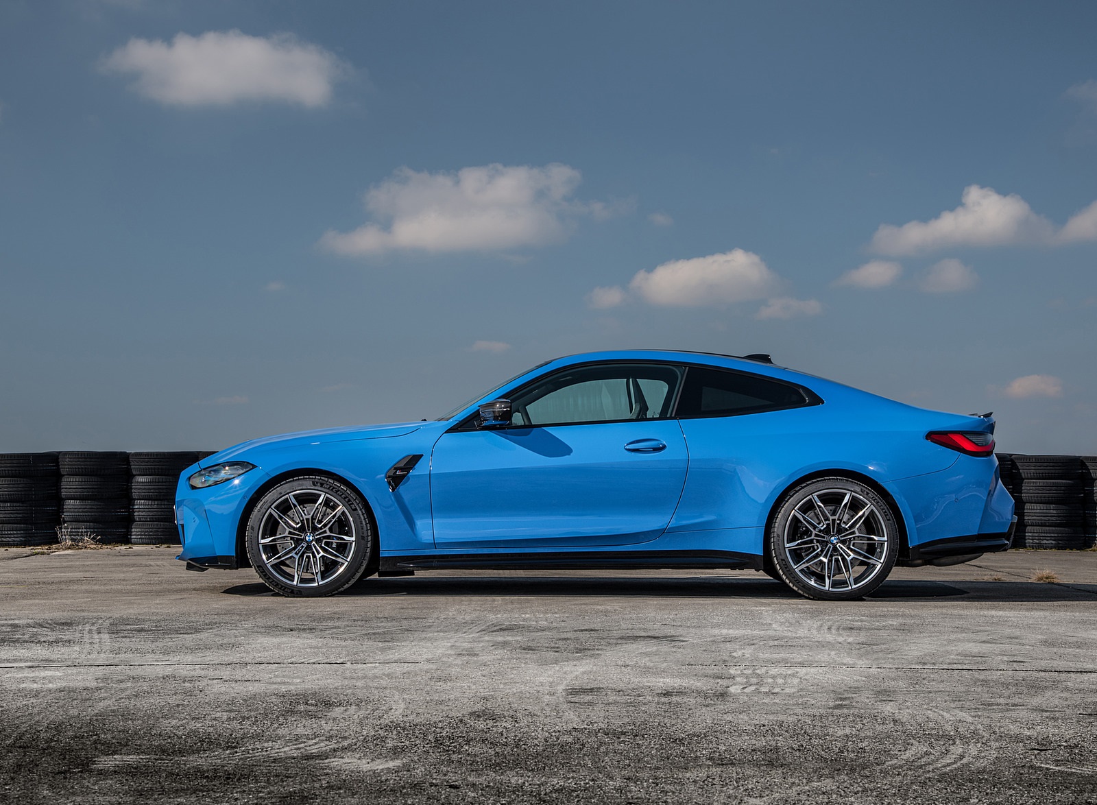 2022 BMW M4 Competition M xDrive Side Wallpapers #62 of 70