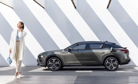 2022 Citroën C5 X Charging Wallpapers 450x275 (10)