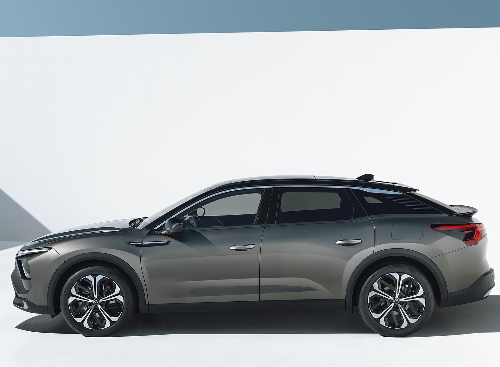 2022 Citroën C5 X Side Wallpapers (12)