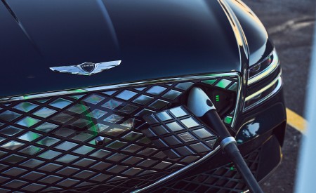 2022 Genesis Electrified G80 Charging Connector Wallpapers 450x275 (43)