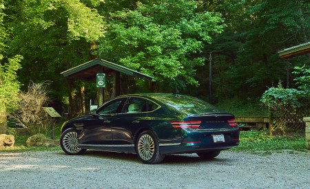 2022 Genesis Electrified G80 Rear Three-Quarter Wallpapers 450x275 (38)