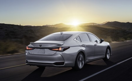 2022 Lexus ES Rear Three-Quarter Wallpapers 450x275 (3)