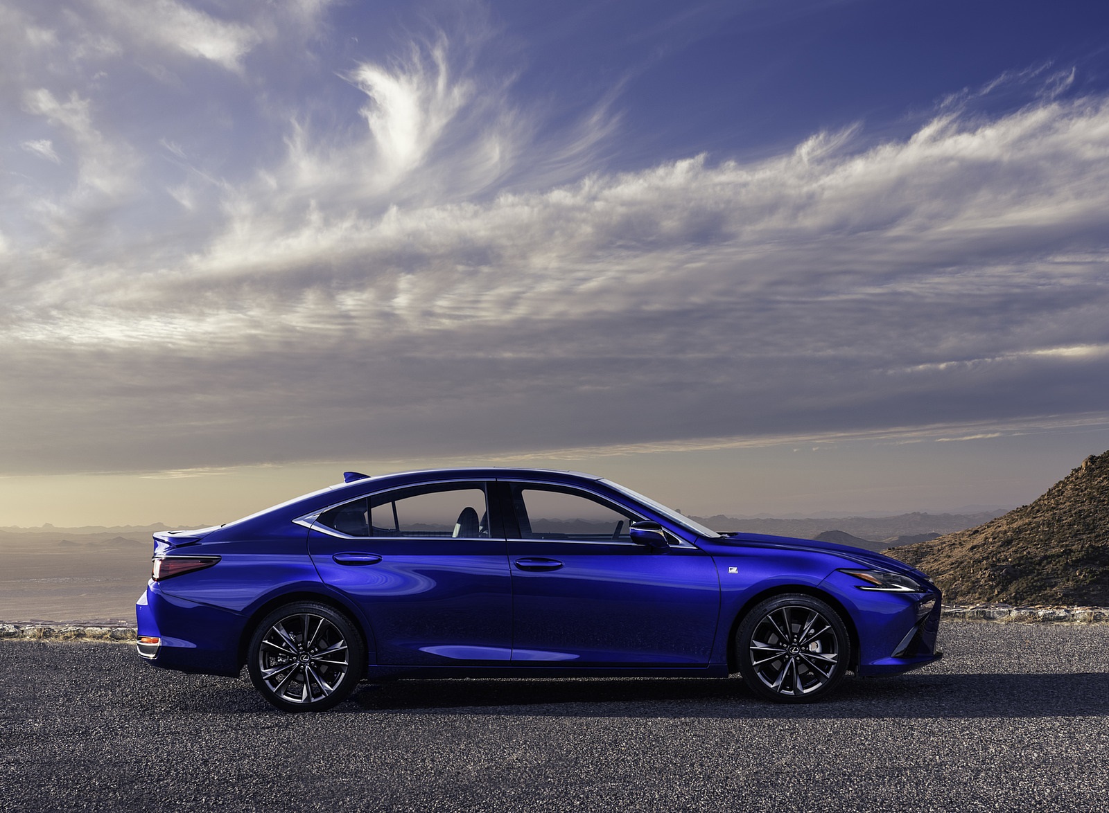 2022 Lexus ES Side Wallpapers #18 of 50