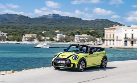 2022 MINI John Cooper Works Cabrio Front Three-Quarter Wallpapers 450x275 (8)