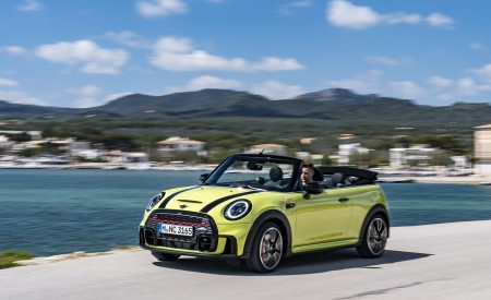 2022 MINI John Cooper Works Cabrio Front Three-Quarter Wallpapers 450x275 (9)