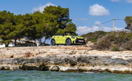 2022 MINI John Cooper Works Cabrio Front Three-Quarter Wallpapers 450x275 (13)