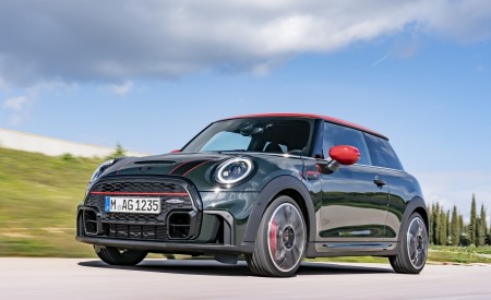 2022 MINI John Cooper Works Front Three-Quarter Wallpapers 450x275 (9)