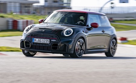 2022 MINI John Cooper Works Front Three-Quarter Wallpapers 450x275 (2)